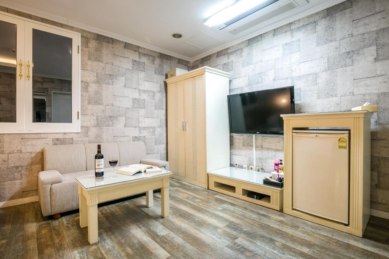 Fiore Hotel Gumi Eksteriør bilde