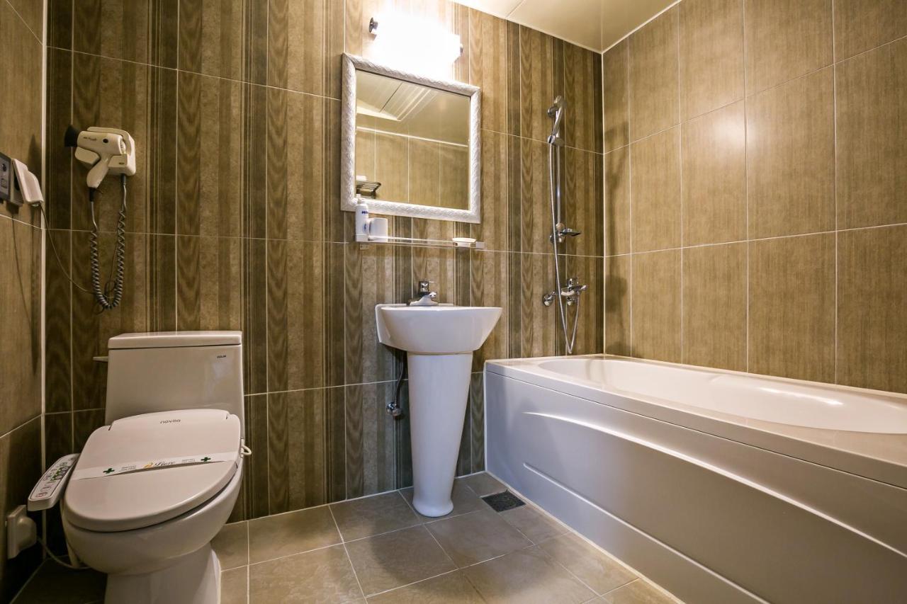 Fiore Hotel Gumi Eksteriør bilde